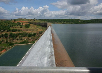 Barragem Poço de Marruá na cidade de Patos do Piauí transborda